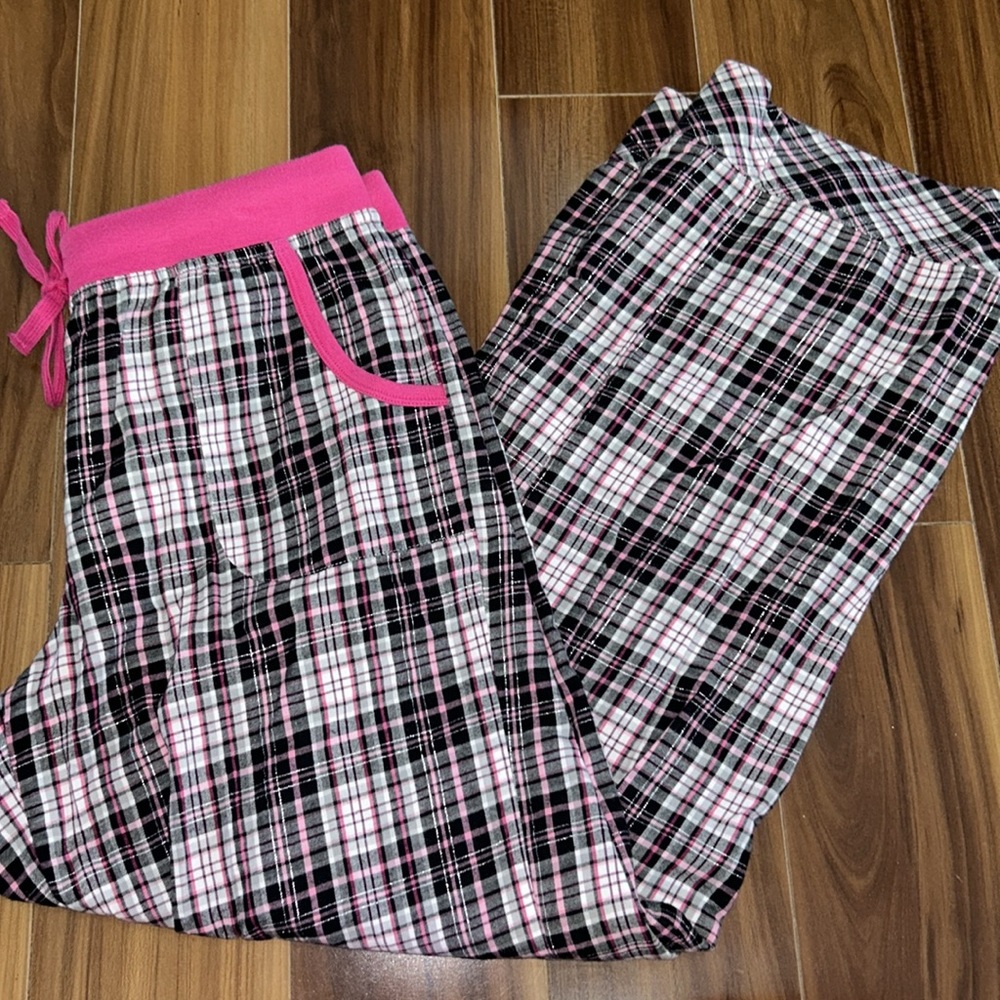 Medium Victoria’s Secret 98% cotton pajama pants plaid